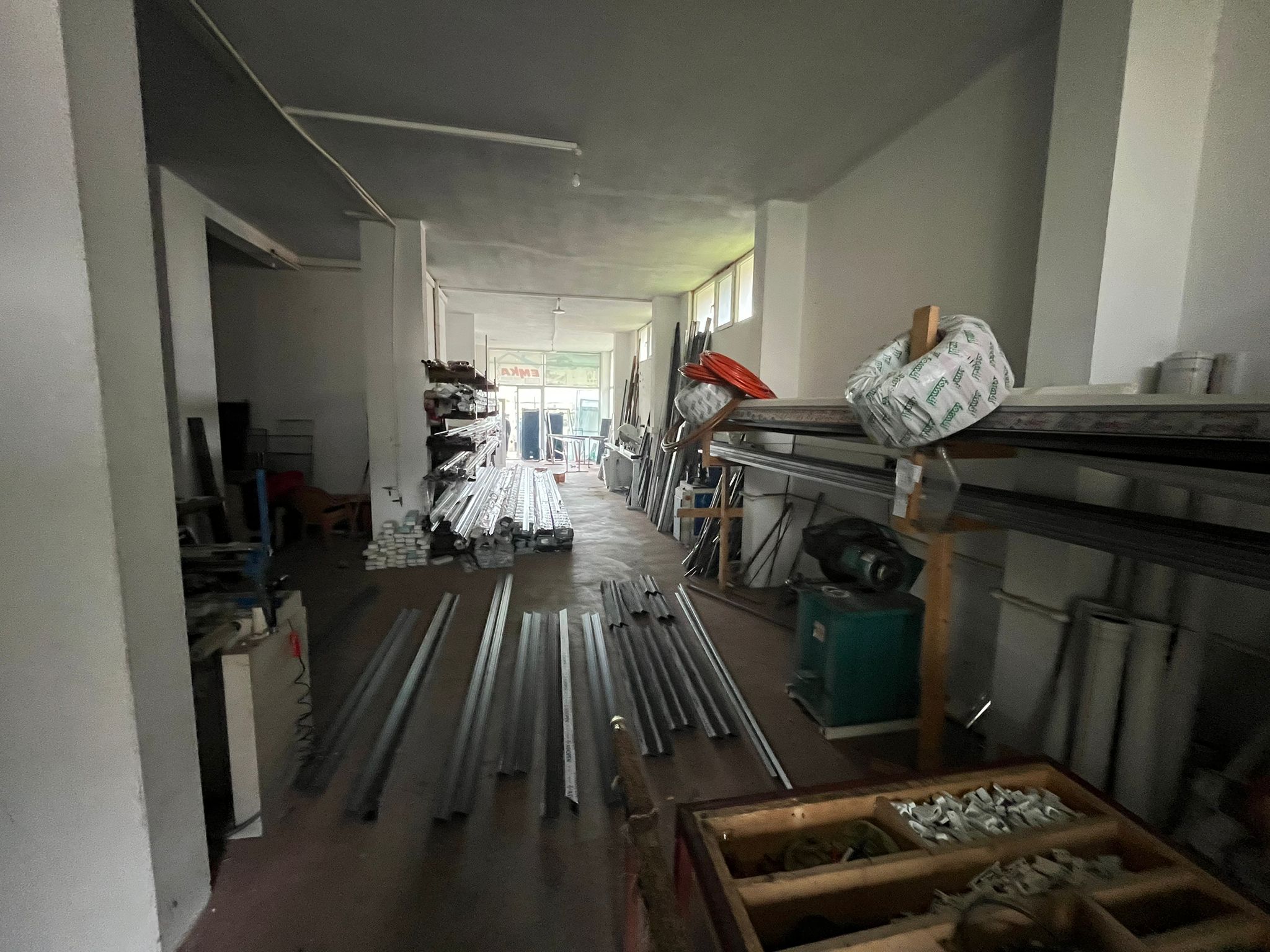 MABEL'DEN SATILIK ARSİNDE CADDE ÜZERİ GENİŞ DÜKKAN